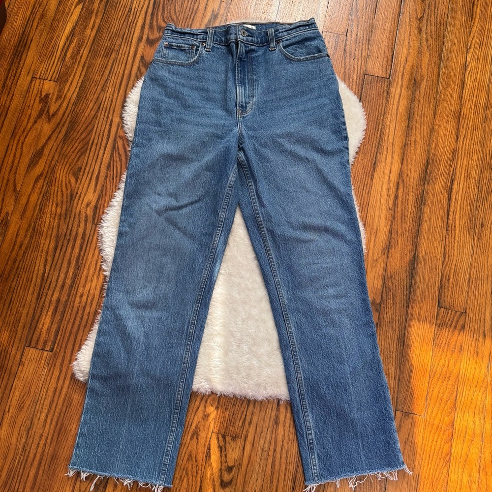 Abercrombie & Fitch The 90’s Straight Ultra High Rise Raw Hem Jeans Sz 28/6R - Picture 4 of 12